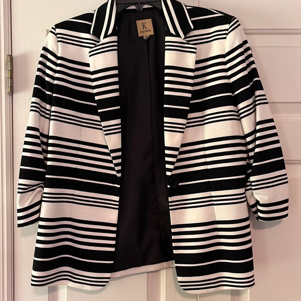 Striped jacket with gathered 3/4 sleeves.